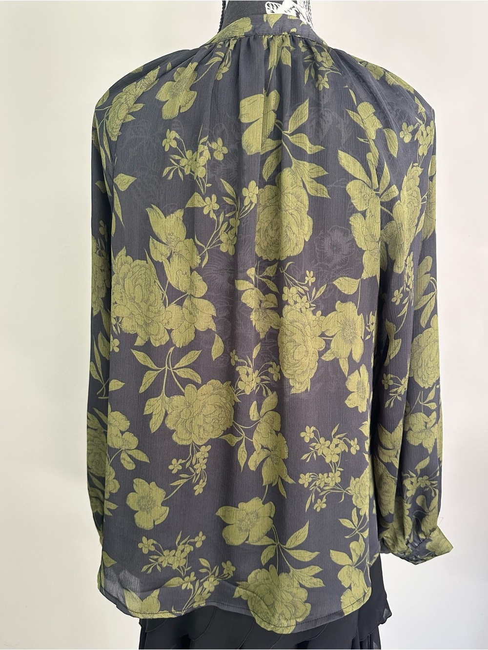 Boho style black and green floral blouse - Picture 6 of 7